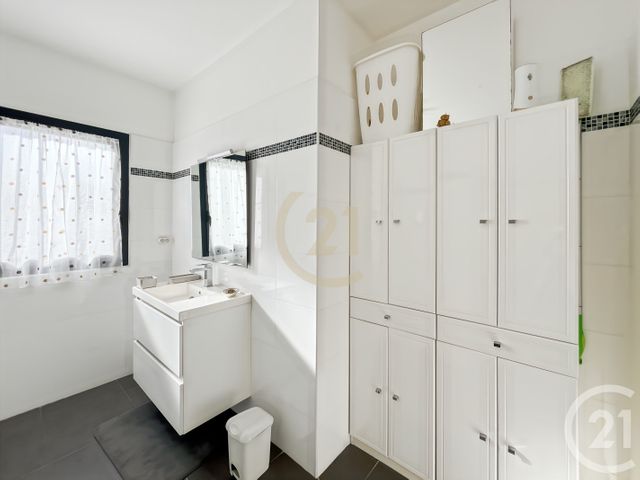 Appartement T2 à louer - 2 pièces - 52.64 m2 - ST FLORENT - 202 - CORSE - Century 21 Dary Immobilier